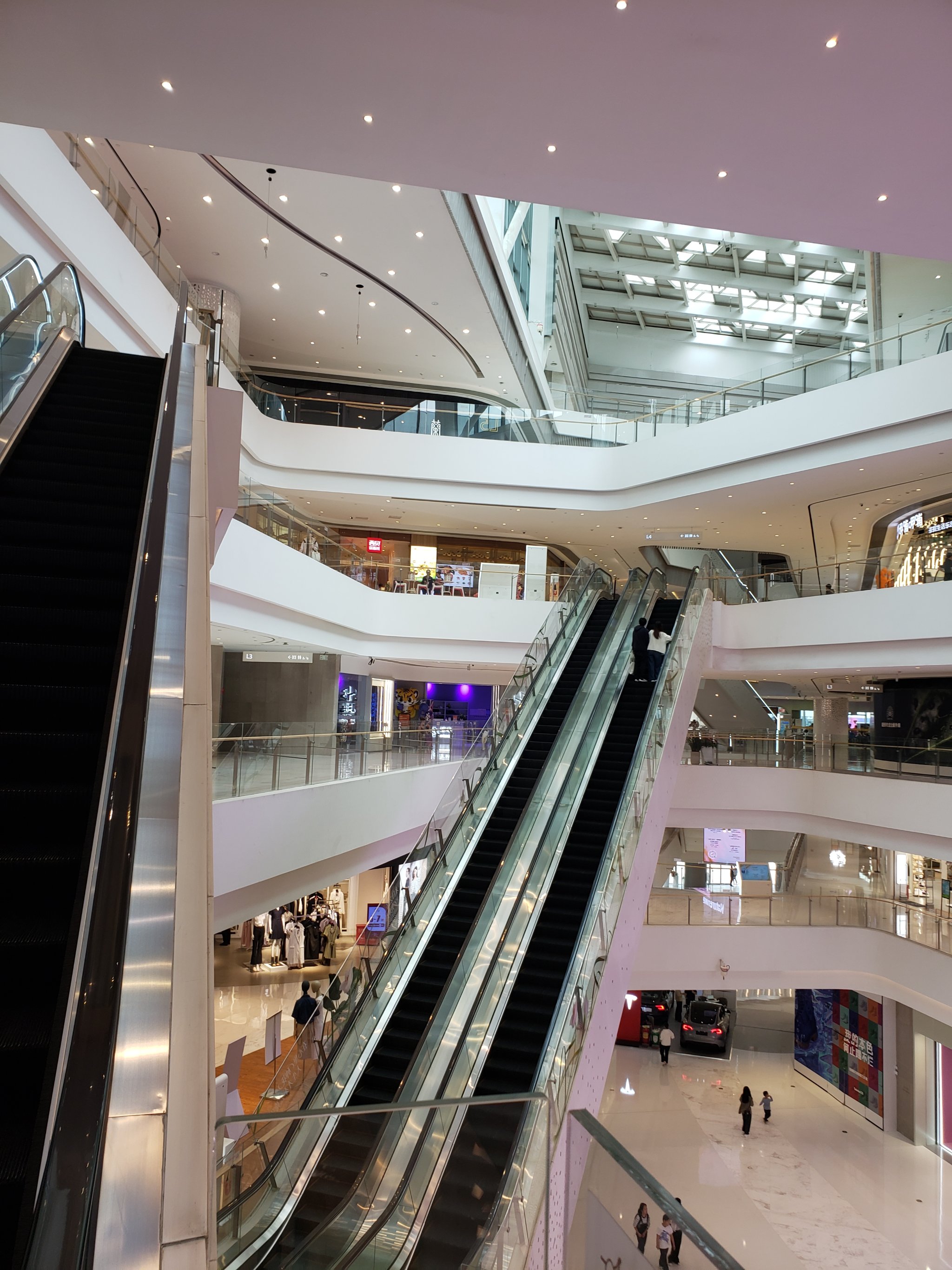 很大的商城可以逛好久