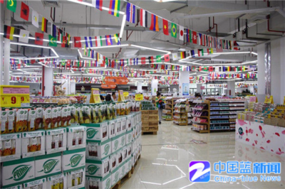 【深化走转改·喜迎十九大--“八八战略”新征程】十几块进口矿泉水只卖4.9元 平湖这个商城怎么做到的?-浙江新闻-浙江在线